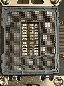Материнская плата Gigabyte Z790UD (2 фото из 3)