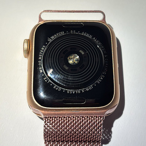 Apple Watch SE (1-го поколения) 40 мм GPS Rose Gold + миланский ремешок (7 фото из 7)