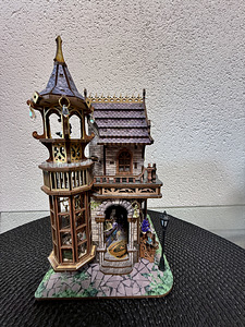 Käsitsi valmistatud miniatuurne majake valgustuse ja muusika (2 foto / 5)