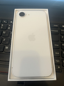 iPhone 16e 128gb white (1 foto / 3)