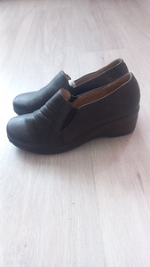 Женские туфли. (2 фото из 2)