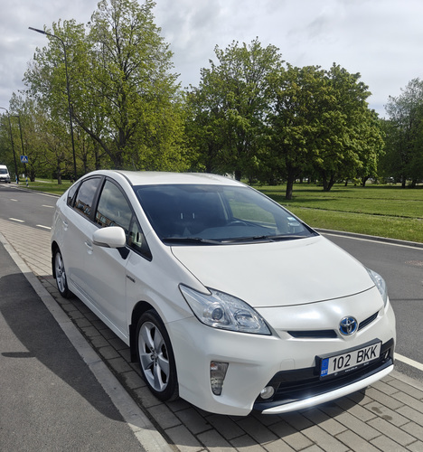Toyota Prius 1.8 hybrid 2013,168000km