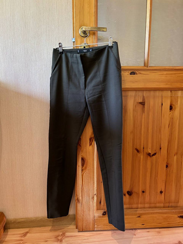 Naiste rohelised püksid MANGO, suurus 32, suurepärases seisukorras.
