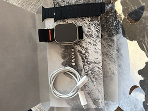 Apple Watch Ultra 2 49mm Titanium (1 foto / 5)