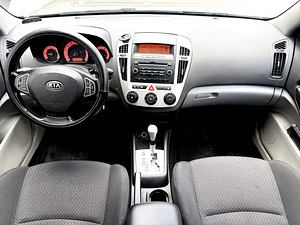 Kia Ceed (8 foto / 15)