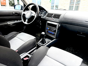 Volkswagen Golf (9 foto / 15)