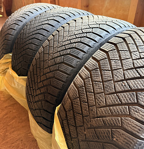 245/45R19 Continental Vikingcontact 8 (2 foto / 4)
