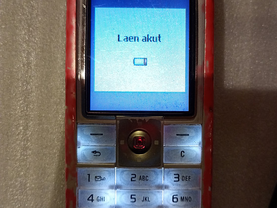 Nupu telefon Sony Ericsson,motorola Nokia. Koos laadijaga