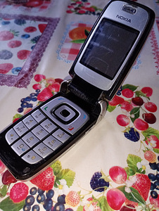 Nupu telefon Sony Ericsson,motorola Nokia. Koos laadijaga (2 foto / 9)