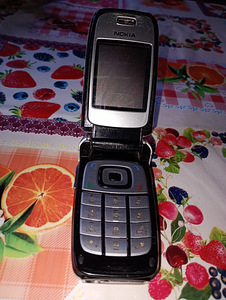 Nupu telefon Sony Ericsson,motorola Nokia. Koos laadijaga (7 foto / 9)