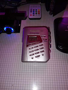 Стереокассетный плеер + радио "Panasonic" Ro E 27 V с автореверсом. (1 фото из 6)