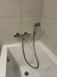 Hansgrohe termostaadiga vannisegisti koos käsidušiga (2 foto / 2)