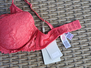 UUS F&F rinnahoidja, suurus: 70C (UK- 32C) (3 foto / 6)
