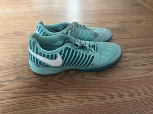 Nike saalijalgpallijalatsid (2 foto / 3)