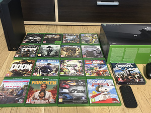 Продаётся Xbox One X (1 фото из 2)