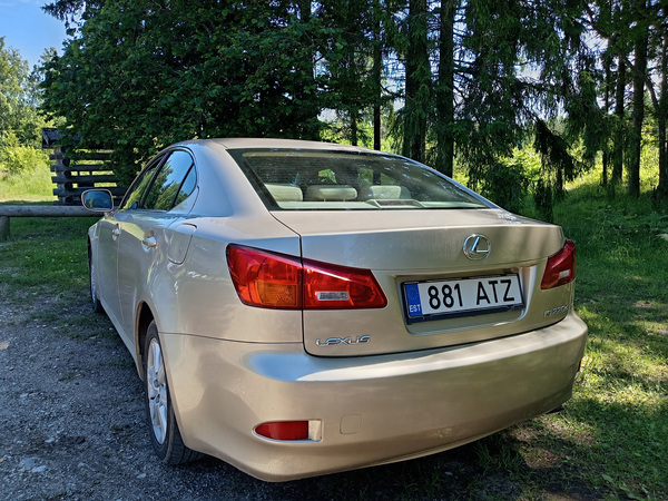 Lexus IS 220d