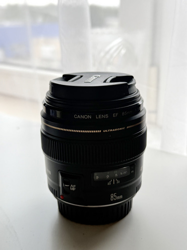 Canon EF 85mm f/1.8 USM