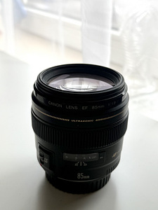 Canon EF 85mm f/1.8 USM (3 фото из 3)