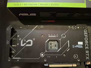 GeForce RTX 4070 (2 foto / 2)