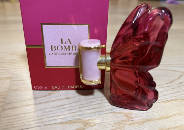 Müüa Carolina Herrera La Bomba Eau de Parfum 30 ml