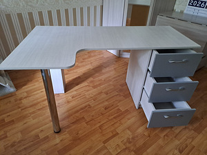 Müüa kirjutuslaud (2 foto / 3)