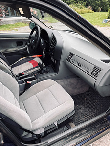 BMW 318i 1992 E36 (12 foto / 15)