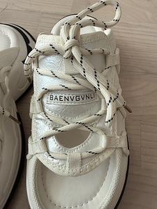 Balenciaga (4 foto / 4)