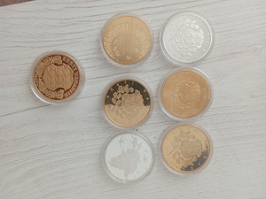 Продажа памятных монет (1 фото из 2)
