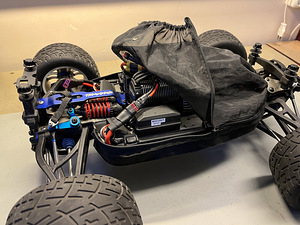SUUR KOMPLEKT RC puldiauto Traxxas E-Revo, 4WD, 1/8 + lisad (3 foto / 10)