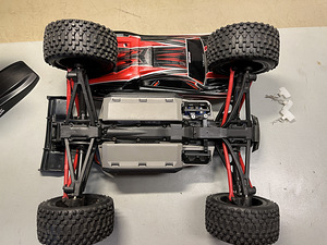 RC puldiauto Traxxas E-Revo VXL, 4WD, 1/16 (6 foto / 6)