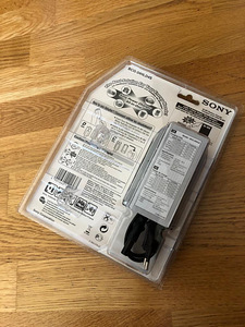 Sony akulaadija AAA,AA,C,D - uus (2 foto / 2)