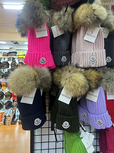 Шапка Moncler (1 фото из 2)