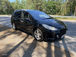 Прокат автомобилей (2 фото из 5)