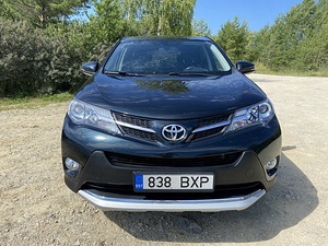 Toyota RAV4 (5 foto / 7)