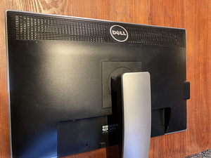 24" Dell™ UltraSharp U2412M Monitor 1920 x 1200 - 3tk (5 foto / 5)
