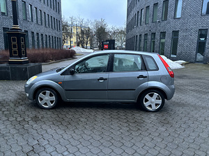 Ford Fiesta (7 foto / 14)