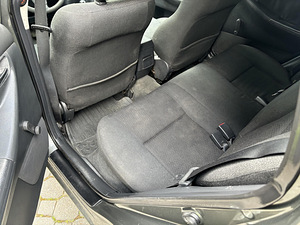Toyota Corolla (10 фото из 15)