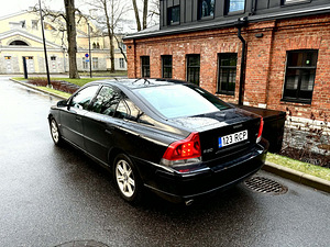 Volvo s60 Facelift 2.4 дизель АВТОМАТ (2 фото из 15)