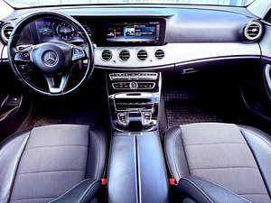 Mercedes-Benz E220 (7 foto / 15)