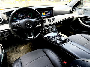 Mercedes-Benz E220 (7 фото из 15)