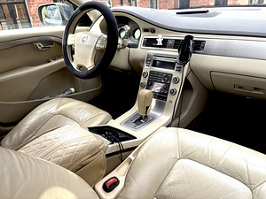Volvo XC70 (10 фото из 15)