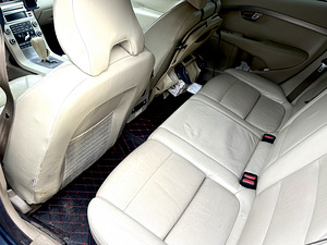 Volvo XC70 (11 фото из 15)