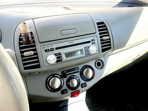 Nissan Micra (11 foto / 15)