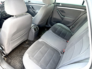 Volkswagen Golf (10 foto / 15)