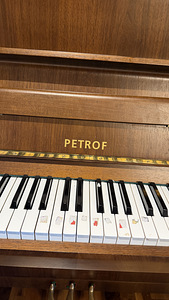 MÜÜA KLASSIKALINE PETROF KLAVER (2 foto / 2)