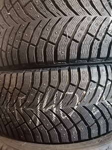 Продам пару шипованной резины 245/40/R20 Michelin x-ice 4 (1 фото из 1)