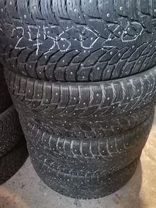 Продам комплект зимней шипованной резины 275/60/R20 Nokian (1 фото из 1)