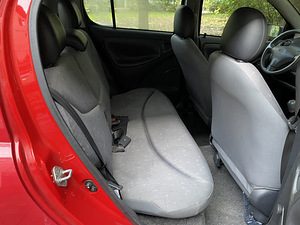 Toyota Yaris 1.0 Bensiin (7 foto / 9)