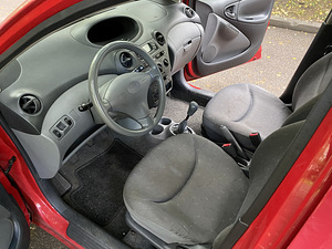 Toyota Yaris 1.0 Bensiin (5 foto / 9)