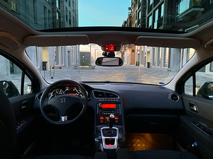 Peugeot 5008 DIISEL / AUTOMAAT / PANORAAM / TÜ 02.2025 (11 foto / 15)